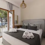 Ξενοδοχείο Ευριπίδης *