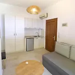 Ξενοδοχείο Ευριπίδης *