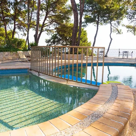 Evripidis Hotel *