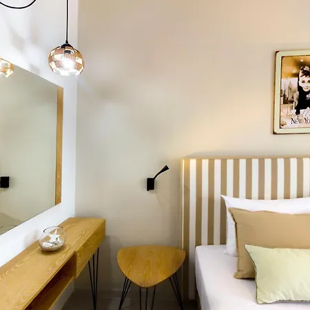 Ξενοδοχείο Ευριπίδης Hotel *