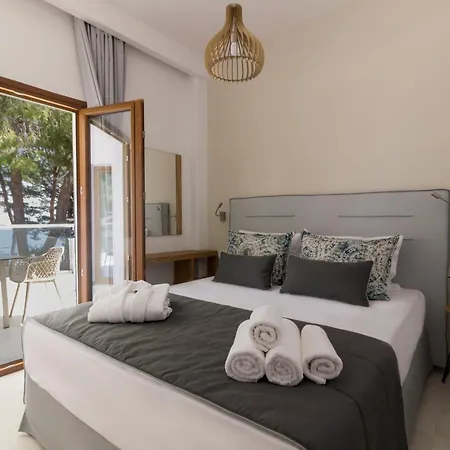 Ξενοδοχείο Ευριπίδης *